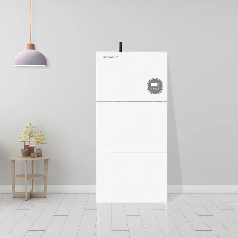 Invertor hibrid monofazat cu 4 MPPT